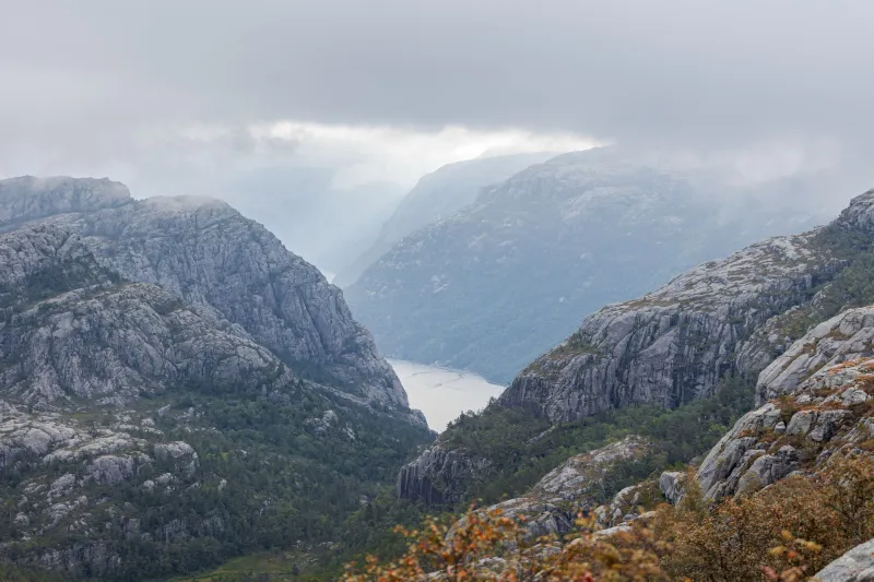 Höstens trollskog och fjälltoppar: Upplev Norges vildmark när färgerna exploderar