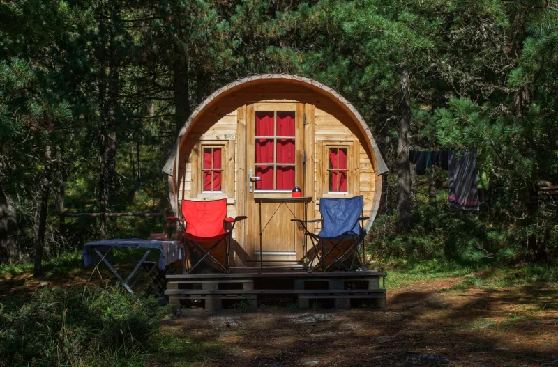 Liten stuga, stort liv: Drömmen om att bo enkelt i fjällens famn